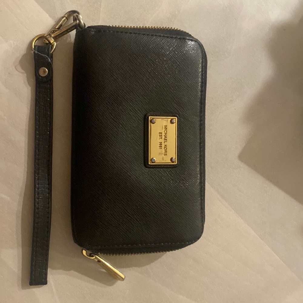 Michael kors wrist wallet